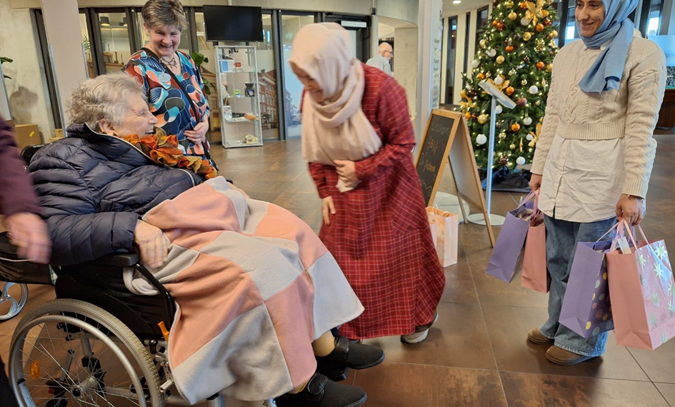 Warme Kniekleedjes voor Ouderen – Bezoek aan Woonzorgcentrum Polbeek