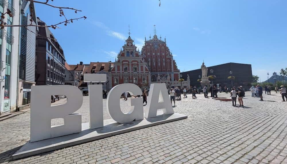 Acacia-vrijwilligers op culturele reis naar Litouwen en Letland